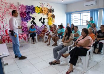Palestra aborda direitos das mulheres e formas de enfrentar a violência doméstica Palestra aborda direitos das mulheres e formas de enfrentar a violência doméstica