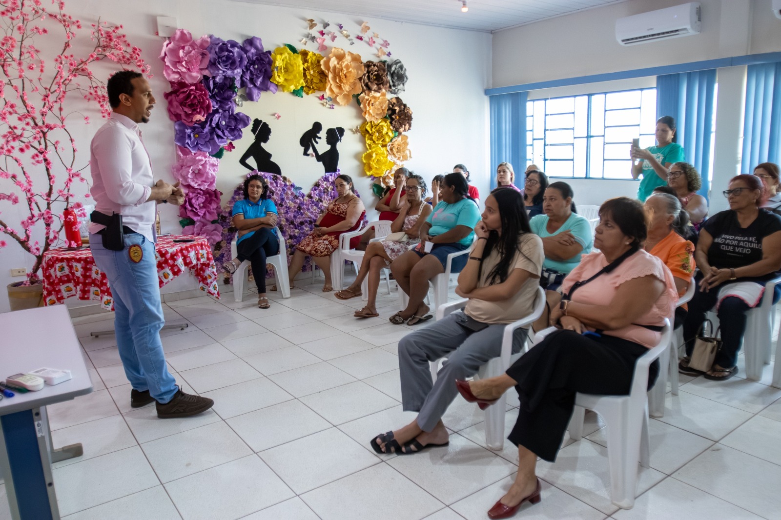 Palestra aborda direitos das mulheres e formas de enfrentar a violência doméstica