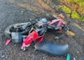 Mulher morre após moto em que estava com marido ser atingida por carreta na MS-156 Mulher morre após moto em que estava com marido ser atingida por carreta na MS-156