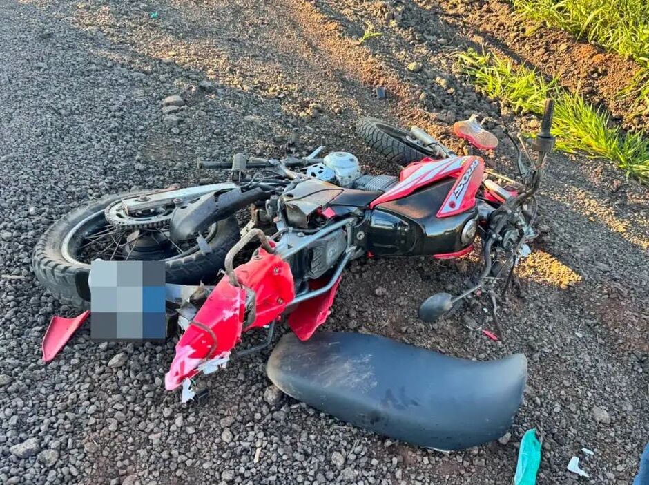 Mulher morre após moto em que estava com marido ser atingida por carreta na MS-156