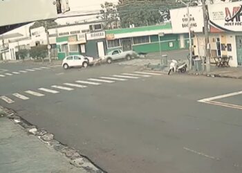 Batida em cruzamento deixa criança e idoso feridos em Campo Grande Batida em cruzamento deixa criança e idoso feridos em Campo Grande