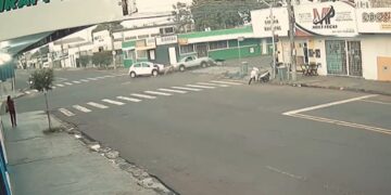 Batida em cruzamento deixa criança e idoso feridos em Campo Grande