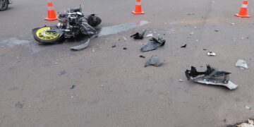 Motociclista fica em estado grave após acidente em cruzamento movimentado da Capital