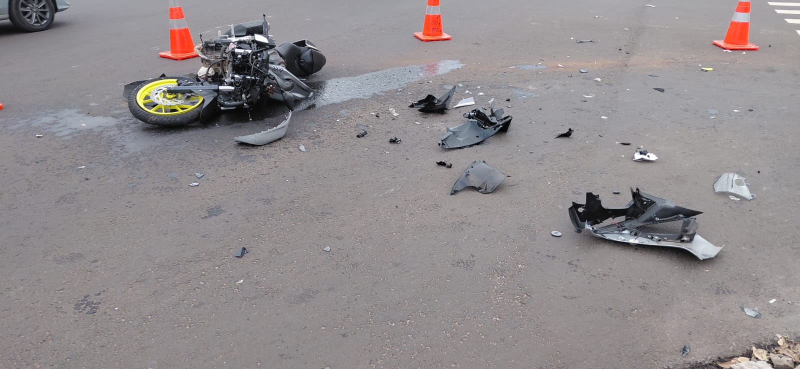 Motociclista fica em estado grave após acidente em cruzamento movimentado da Capital