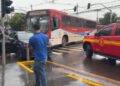 Turistas sul-africanos sofrem acidente com ônibus no centro de Campo Grande