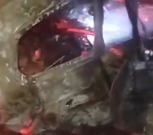 Carreta tomba sobre carro e deixa cinco mortos na MS-386