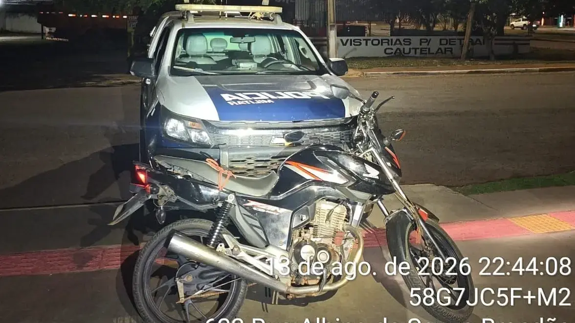 Fuga de moto termina em queda e prisão após perseguição