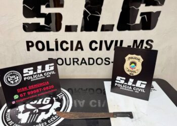 Adolescente confessa ataque e mostra onde escondeu facão usado no crime Adolescente confessa ataque e mostra onde escondeu facão usado no crime