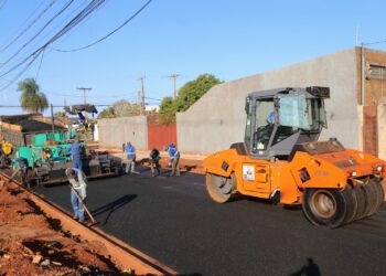 Asfalto e drenagem chegam às Vilas Nogueira e Aimoré 