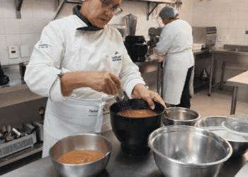 Bolo de 800 quilos terá cuidados especiais antes de ser distribuído em Campo Grande Bolo de 800 quilos terá cuidados especiais antes de ser distribuído em Campo Grande