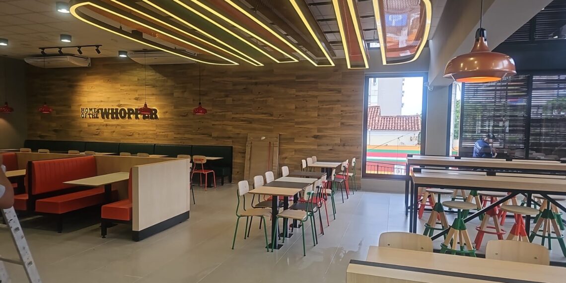 Burger King da Afonso Pena reabre nesta semana após meses de reforma