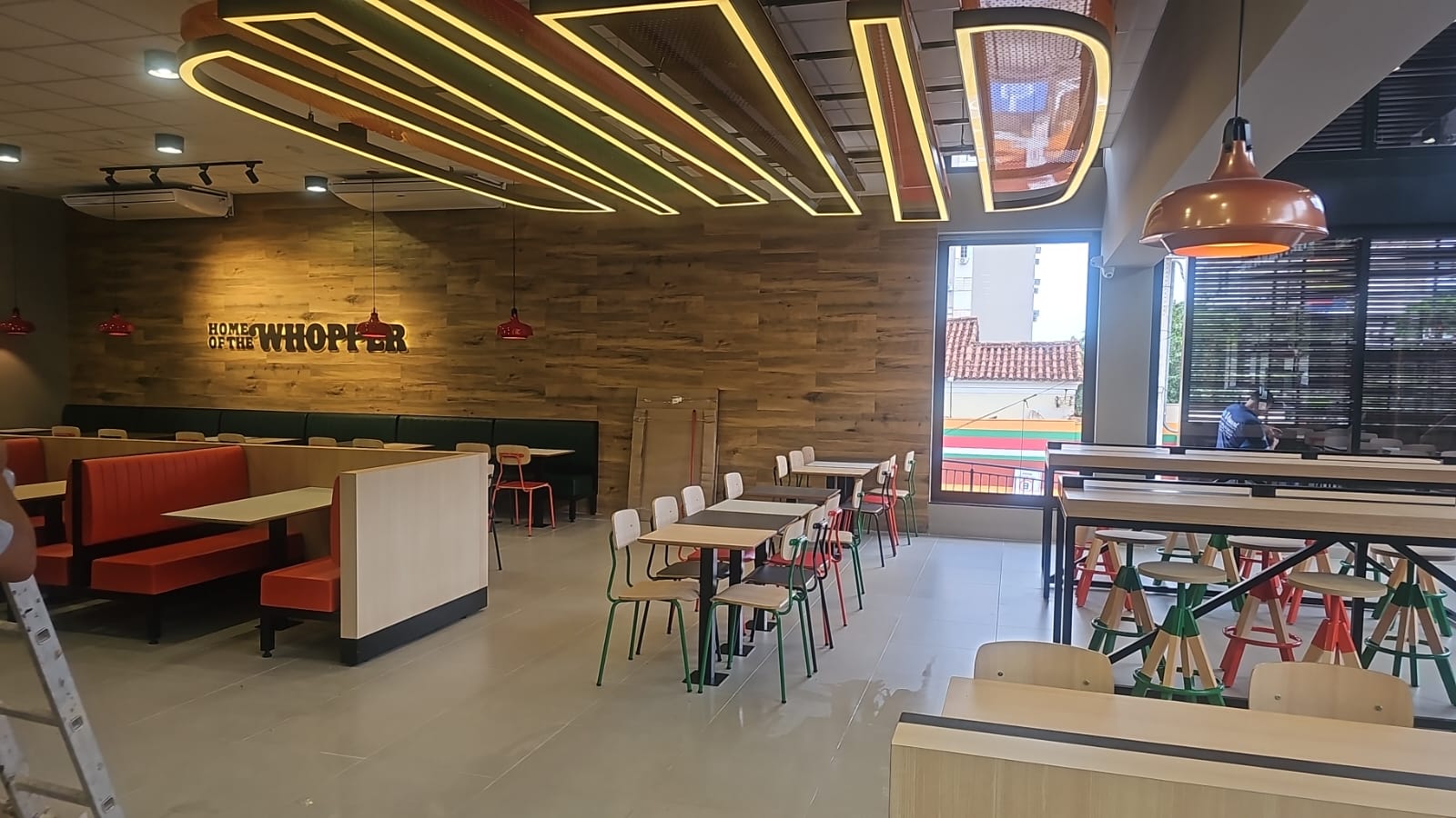 Burger King da Afonso Pena reabre nesta semana após meses de reforma