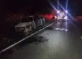Motorista percebe fumaça, tira S10 da pista e caminhonete pega fogo na MS-276 Motorista percebe fumaça, tira S10 da pista e caminhonete pega fogo na MS-276