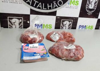 Homem é preso após esconder carnes na cintura e tentar sair sem pagar Homem é preso após esconder carnes na cintura e tentar sair sem pagar
