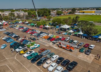 Encontro de carros antigos reúne mais de 30 mil pessoas em Campo Grande