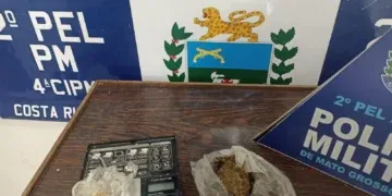 Adolescente é apreendido e mulher presa com drogas após fuga de moto