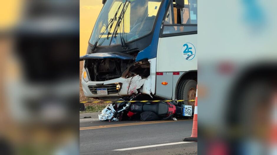 Motociclista morre após ficar preso sob micro-ônibus na MS-306