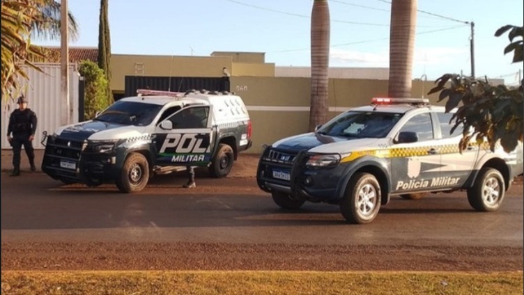 Homem morre após disparar contra equipe da PM durante cumprimento de mandado