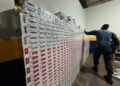 Fuga termina com apreensão de carga de cigarros contrabandeados Fuga termina com apreensão de carga de cigarros contrabandeados