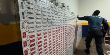 Fuga termina com apreensão de carga de cigarros contrabandeados