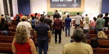 Curso gratuito ajuda fumantes a abandonar o cigarro em cinco dias