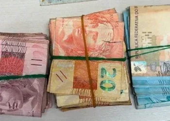 PM e comparsa são soltos após prisão com 652 celulares