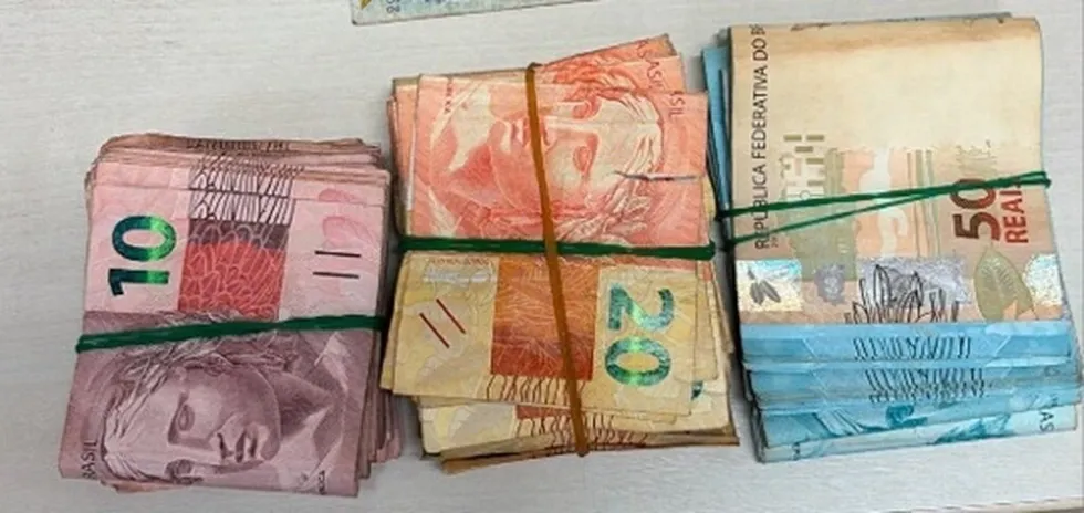 PM e comparsa são soltos após prisão com 652 celulares