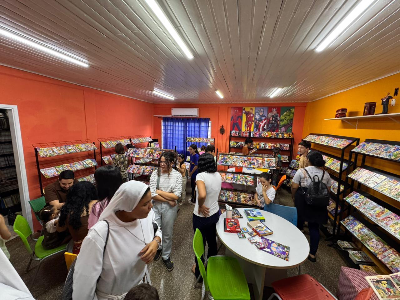 Livros podem ganhar novos leitores em drive-thru no Centro de Campo Grande