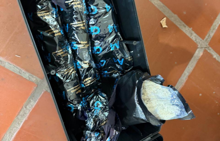 PF apreende quase 5 kg de drogas sintéticas e prende quatro bolivianos