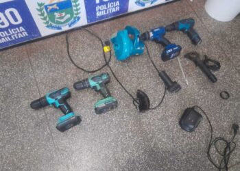 Ferramentas ‘achadas’ levantam suspeita e homem acaba na delegacia