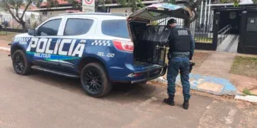 Vizinho é levado à delegacia após denúncia de ato obsceno diante de crianças