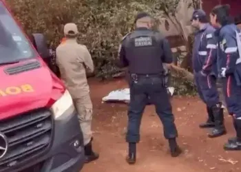 Homem é morto com três facadas no peito após discussão Homem é morto com três facadas no peito após discussão