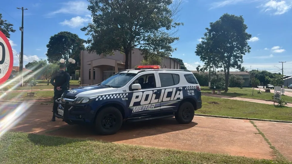 Ex-companheiro vai à casa de mulher e sai levando celular após pedir dinheiro