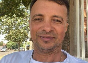 Família de jovem morta a facadas pede ajuda para encontrar suspeito de feminicídio em Rio Verde Família de jovem morta a facadas pede ajuda para encontrar suspeito de feminicídio em Rio Verde
