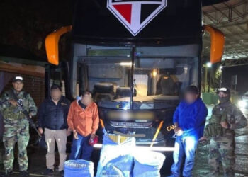 Ônibus que levaria jogadores do São Paulo é apreendido com maconha Ônibus que levaria jogadores do São Paulo é apreendido com maconha
