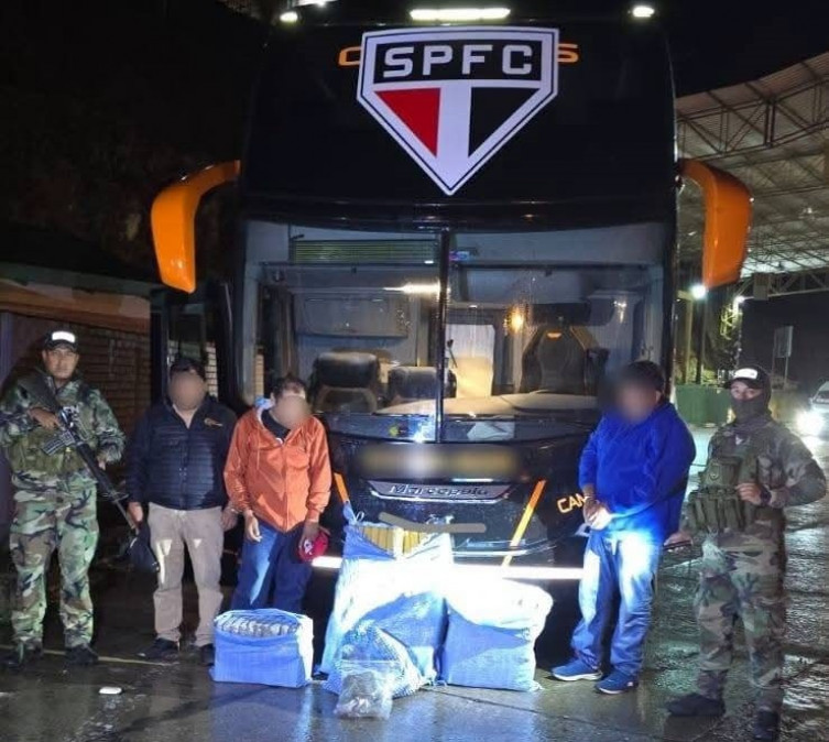 Ônibus que levaria jogadores do São Paulo é apreendido com maconha