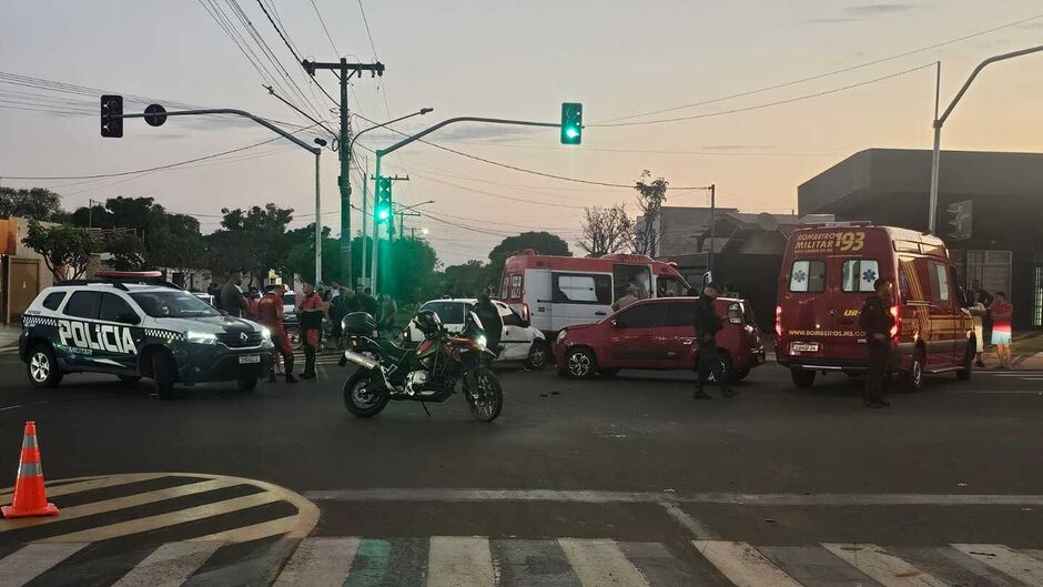 Motociclista morre após ser atingido por dois carros em cruzamento de Campo Grande