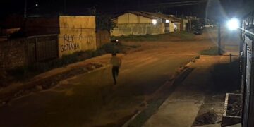 Ex-militar é baleado na cabeça dentro de casa e atiradores fogem de moto em Campo Grande