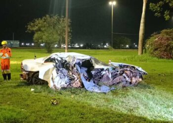 Motorista morre após perder controle de carro em rotatória Motorista morre após perder controle de carro em rotatória