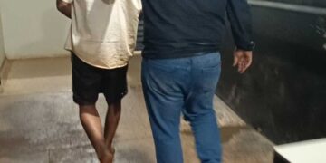 Mulher é atacada com facada na boca durante tentativa de feminicídio