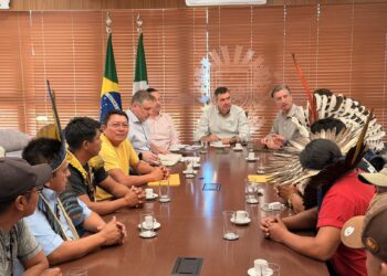 Riedel discute novas ações para aldeias de Miranda com foco em saúde, educação e produção Riedel discute novas ações para aldeias de Miranda com foco em saúde, educação e produção