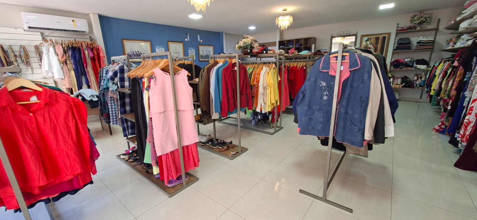 Sabadão solidário: bazar com peças a R$ 10 ajuda idosos em Campo Grande
