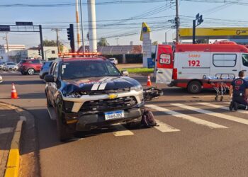 Motociclista fica ferido após bater em viatura da PM em Campo Grande Motociclista fica ferido após bater em viatura da PM em Campo Grande