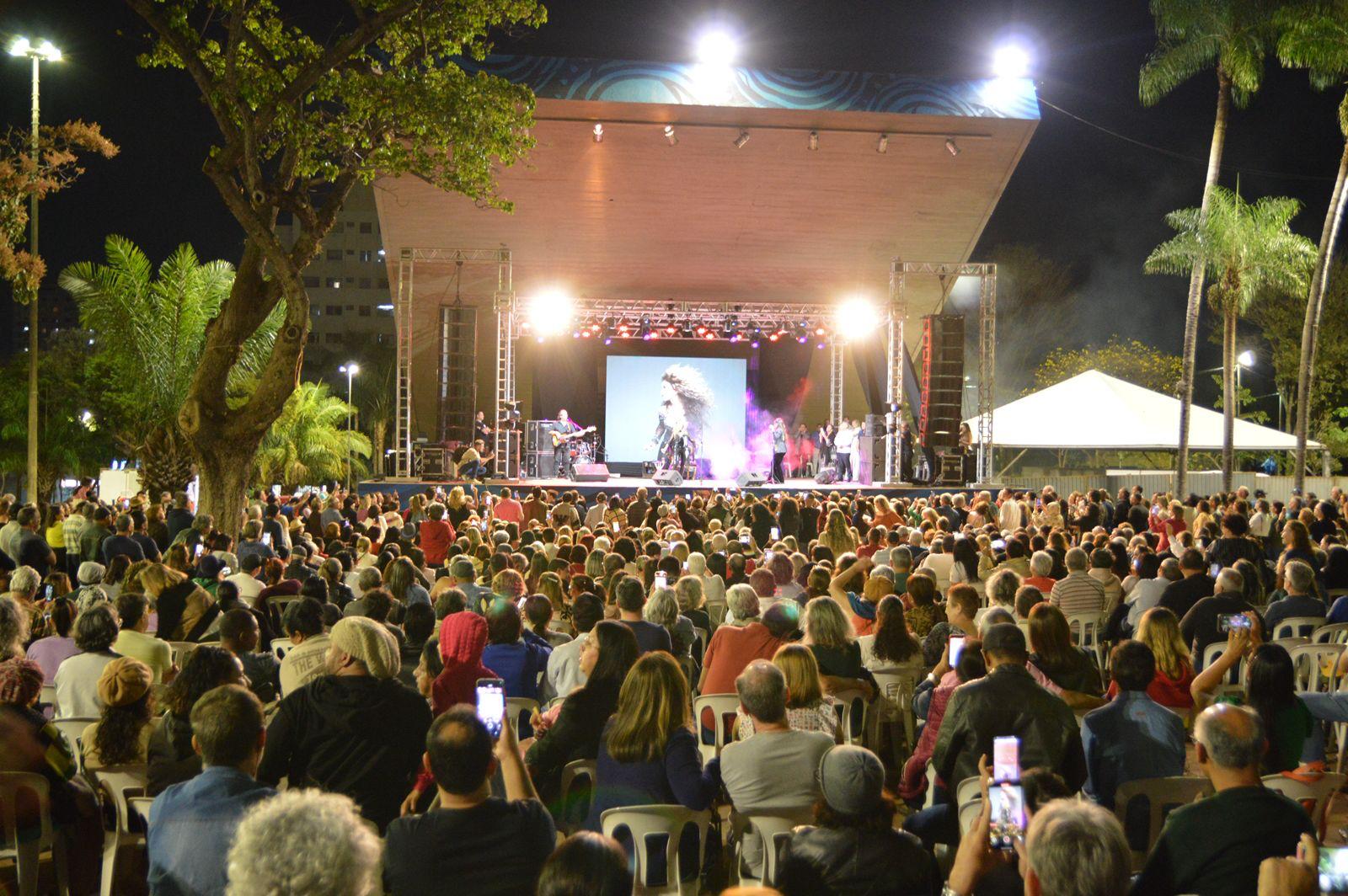 Noite da Seresta acontece nesta sexta-feira na Praça do Rádio