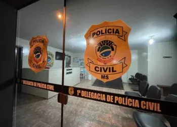 Jovem esquece celular em banheiro e percebe furto após sair de bar Jovem esquece celular em banheiro e percebe furto após sair de bar