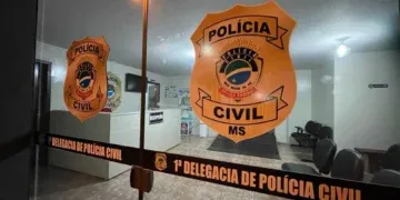 Jovem esquece celular em banheiro e percebe furto após sair de bar