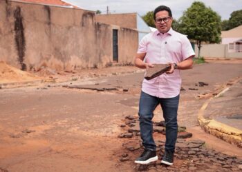 Papy percorre Recanto dos Rouxinóis e cobra recuperação de ruas