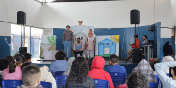 Teatro leva prevenção à violência doméstica para alunos de Campo Grande