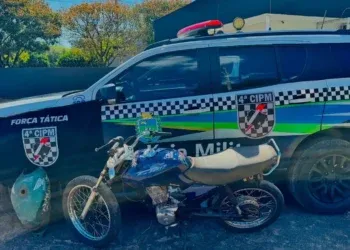 Jovem é preso com moto furtada do pátio do Detran Jovem é preso com moto furtada do pátio do Detran