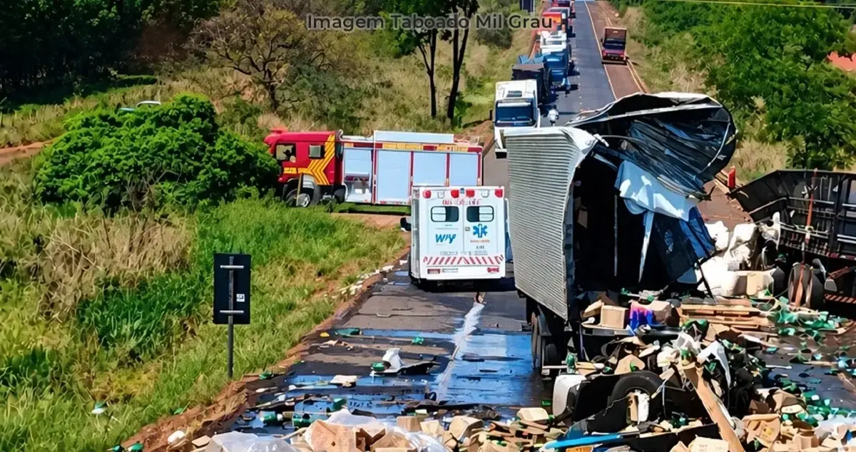 Dois caminhoneiros morrem após batida de frente entre carretas na BR-158